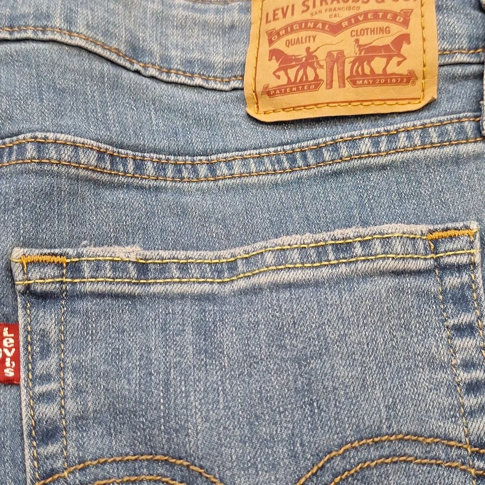 Levis 725 Medium Wash High Rise Bootcut Flare Sz 33 XL Stretch Distressing‎
